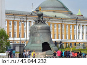 Царь-колокол, Московский Кремль, Москва (2018 год). Редакционное фото, фотограф Косиненко Юрий / Фотобанк Лори