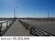 Road on Voroshilovsky bridge in Rostov-on-Don, Russia (2021 год). Стоковое фото, фотограф Elena Odareeva / Фотобанк Лори