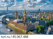 Пейзажная фотография Лондона с высоты птичьего полёта. Вид на Биг-Бен. Стоковое AI-изображение, AI-художник Максим Коломыченко / Фотобанк Лори