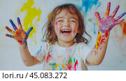 A joyful child plays with colorful paint, expressing creativity in an art activity at home on a sunny day. Стоковое AI-изображение, AI-художник Сергей Толмачёв / Фотобанк Лори
