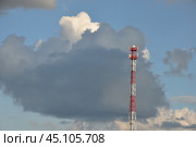 Вышка сотовой связи в Московской области (2009 год). Стоковое фото, фотограф Мария Деркунская / Фотобанк Лори