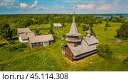 Часовня Петра и Павла в деревне Насоновщина (Волкостров). Карелия. Летний солнечный день. Редакционное фото, фотограф Сергей Цепек / Фотобанк Лори