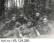 Групповое фото пятерых военных РККА, 1940-е гг. Стоковое фото, фотограф Retro / Фотобанк Лори