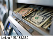 Atm cash dispenser issuing a stack of us dollar banknotes. Стоковое AI-изображение, AI-художник Иван Рябоконь / Фотобанк Лори