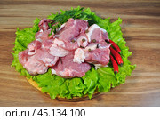 Шашлык. Мясопродукты. Полуфабрикаты. Мясо. Свинина. Говядина. Кухня. Ресторан. Кафе. Приготовление. Ужин. Стол. Стейк. Пища. Стоковое фото, фотограф Владимир Зыбин / Фотобанк Лори