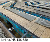 Работы по обслуживанию городского фонтана, город Воронеж. Стоковое фото, фотограф Вячеслав Палес / Фотобанк Лори