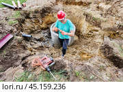 Connecting hammer drill to power supply via an extension cable. Стоковое фото, фотограф Владимир Григорьев / Фотобанк Лори