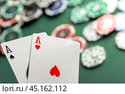 Cards and chips for poker on green table. Стоковое фото, фотограф Сергей Толмачёв / Фотобанк Лори