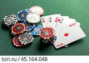Cards and chips for poker on green table. Стоковое фото, фотограф Сергей Толмачёв / Фотобанк Лори