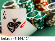Cards and chips for poker on green table. Стоковое фото, фотограф Сергей Толмачёв / Фотобанк Лори