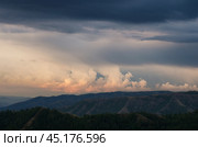 Южный Урал: грозовое небо в закатном свете. Southern Urals: stormy sky in the sunset light. Стоковое фото, фотограф Евгений Романов / Фотобанк Лори