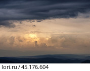 Южный Урал: грозовое небо в закатном свете. Southern Urals: stormy sky in the sunset light. Стоковое фото, фотограф Евгений Романов / Фотобанк Лори