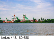 Panorama of the Spaso-Yakovlevsky Dimitriev Monastery. View from lake Nero on a sunny summer day. Rostov Veliky, Russia. 13th-18th century (2020 год). Стоковое фото, фотограф Оксана Медведева / Фотобанк Лори