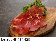 Italian cuisine - bresaola di Milano. Стоковое фото, фотограф Андрей Старостин / Фотобанк Лори