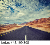Road in Himalayas with mountains. Стоковое фото, фотограф Дмитрий Рухленко / Фотобанк Лори