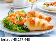 Круассаны с творожным сыром и красной рыбкой. Стоковое AI-изображение, AI-художник Щеголева Ольга / Фотобанк Лори