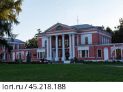 Усадьба Загряжских-Гончаровых. Редакционное фото, фотограф Валерий Гаврилюк / Фотобанк Лори