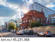 Скорбященская церковь при Старо-Екатерининской больнице, улица Щепкина, Москва. Редакционное фото, фотограф Baturina Yuliya / Фотобанк Лори