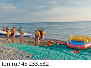 Черное море, Краснодарский край,    Туапсинский   район,   Бухта Михайловская, пляж , (2024 год). Стоковое фото, фотограф Александр Циликин / Фотобанк Лори
