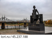 Monument to A.S. Pushkin in Tver. Редакционное фото, фотограф Юлия Бабкина / Фотобанк Лори