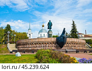 Памятник Афанасию Никитину в солнечный день. Тверь. Россия. Редакционное фото, фотограф E. O. / Фотобанк Лори