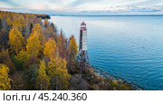 Маяк Тамбиц-Нос. Онежское озеро. Золотая осень. Стоковое фото, фотограф Сергей Цепек / Фотобанк Лори