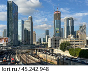 View of the Ayalon highway between Tel Aviv and Ramat Gan (2023 год). Редакционное фото, фотограф Irina Opachevsky / Фотобанк Лори