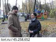 Художник Алексей Проценко и Екатерина Вишневская в день открытия памятной таблички художнику-авиатору Алексею Николаевичу Петрову. Редакционное фото, фотограф Дмитрий Неумоин / Фотобанк Лори