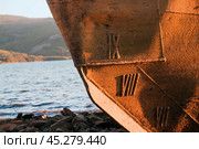 Нос старого ржавого судна в бухте Нагаева. Охотское море. Магадан (2013 год). Стоковое фото, фотограф Павел Просянов / Фотобанк Лори