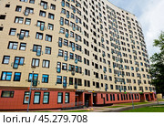Улица Мастеркова, дом 1. Москва. Россия (2024 год). Редакционное фото, фотограф E. O. / Фотобанк Лори