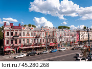 Voronezh, Russia, July 22, 2024: Prospekt Revolutsii Street on a summer day in Voronezh. Редакционное фото, фотограф Катерина Белякина / Фотобанк Лори