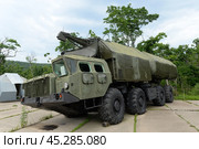 Машина обеспечения МАЗ-543М в военно-патриотическом парке культуры и отдыха Вооруженных Сил "Патриот" на острове Русский. Город Владивосток (2022 год). Редакционное фото, фотограф Free Wind / Фотобанк Лори