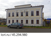 "Дом купца Крупина" / "Дом торговца мануфактурой купца Крупмана".  Ирбит, улица Володарского, дом 23. Стоковое фото, фотограф Алексей Иванов / Фотобанк Лори