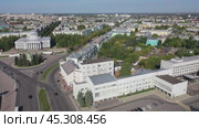 Aerial drone view of Dzerzhinsk city center in Nizhny Novgorod Oblast, Russia. Стоковое видео, видеограф Яков Филимонов / Фотобанк Лори
