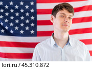 Young guy posing in front of USA flag. Стоковое фото, фотограф Татьяна Яцевич / Фотобанк Лори