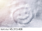 Улыбка на снегу. Стоковое фото, фотограф Евгения Золкина / Фотобанк Лори