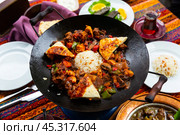 A traditional meat delicacy made from pieces of lamb called Choban Kavurma. Стоковое фото, фотограф Яков Филимонов / Фотобанк Лори