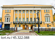 Главный дом городской усадьбы Луниных. Государственный музей искусства народов Востока (Музей восточных культур, Музей Востока). Никитский бульвар, 12А. Пасмурный день. Поздняя осень. Москва. Редакционное фото, фотограф E. O. / Фотобанк Лори