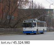 Троллейбус ЗиУ-682Г-016.02 №012, марщрут 6, улица Грибоедова, Екатеринбург (2019 год). Редакционное фото, фотограф Алексей Иванов / Фотобанк Лори