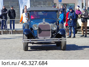 Ретро-автомобиль Ford A (пикап). Автобаттл «Ревущие 20-е». Екатеринбург, площадь 1905 года. (2019 год). Редакционное фото, фотограф Алексей Иванов / Фотобанк Лори