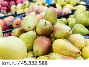 food organic freshness fresh healthy green fruit diet ripe vegetarian background agriculture pear. Стоковое фото, фотограф ilya Lyubchenko / Фотобанк Лори