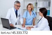 Team of dedicated healthcare specialists engaged in patient case review using laptop in hospital office, discussing diagnosis and treatment options, professional medical collaboration. Стоковое AI-изображение, AI-художник Павел Муравьев / Фотобанк Лори