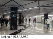 Пересадка в метро на станции "Новаторская" с БКЛ на Троицкую линию. Редакционное фото, фотограф Алёшина Оксана / Фотобанк Лори