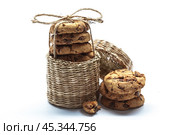 Chocolate chip cookie on white. Стоковое фото, фотограф Сергей Толмачёв / Фотобанк Лори