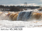 Ленинградская область. Большой Тосненский (Гертовский, Саблинский) водопад ранней весной. Стоковое фото, фотограф Сергей Крамарев / Фотобанк Лори