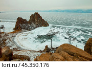 Озеро Байкал зимой. Скала Шаманка, мыс Бурхан. Стоковое фото, фотограф Сергей Крамарев / Фотобанк Лори