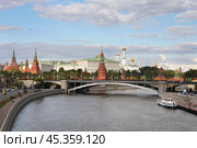 Классический вид на Московский Кремль. Москва, Россия, 2010 год.  Moscow kremlin, Russia. Стоковое фото, фотограф Лариса Гордеева / Фотобанк Лори