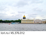 Город Санкт-Петербург. Вид на Английскую набережную. Здание Конституционного Суда Российской Федерации и дом графини А. Г. Лаваль (2023 год). Стоковое фото, фотограф Александр Тараканов / Фотобанк Лори
