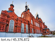 Казанская Амвросиевская ставропигиальная женская пустынь, Казанский собор, Водонапорная башня, трапезная, Амвросиевская церковь, Шамордино, Козельск. Стоковое фото, фотограф Baturina Yuliya / Фотобанк Лори