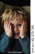 Peek-a-boo laughter: joyful child giggling in playful moment. Стоковое AI-изображение, AI-художник Sabyna75 / Фотобанк Лори